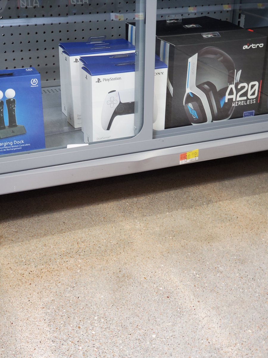 Controles DualSense do PS5 são vistos no Walmart dos EUA - PSX Brasil