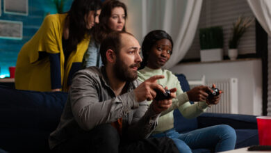 Pessoas Jogando Videogame